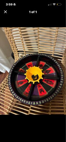 Oogie boogie spinning chip and dip plate