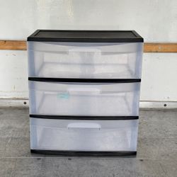 Plastic 3-drawer dresser