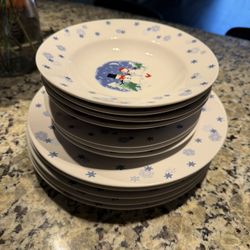 Set Of Christmas Plates 