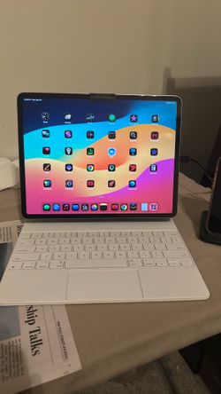 iPad Air 13” M2 128 GB, with MAGIC KEYBOARD included