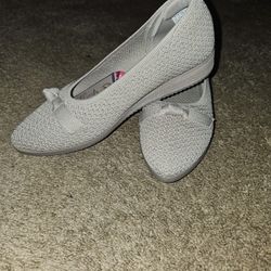 New Taupe Skechers Cleo Sawdust - Sophisticated Size 9