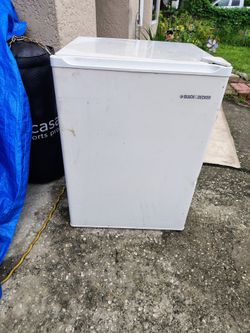 Nice Black and Decker small Refrigerator