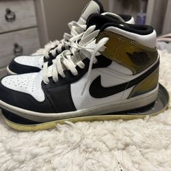 Nike Air Jordan 1 Mid • Size 8.5 • Used • Needs Cleaning