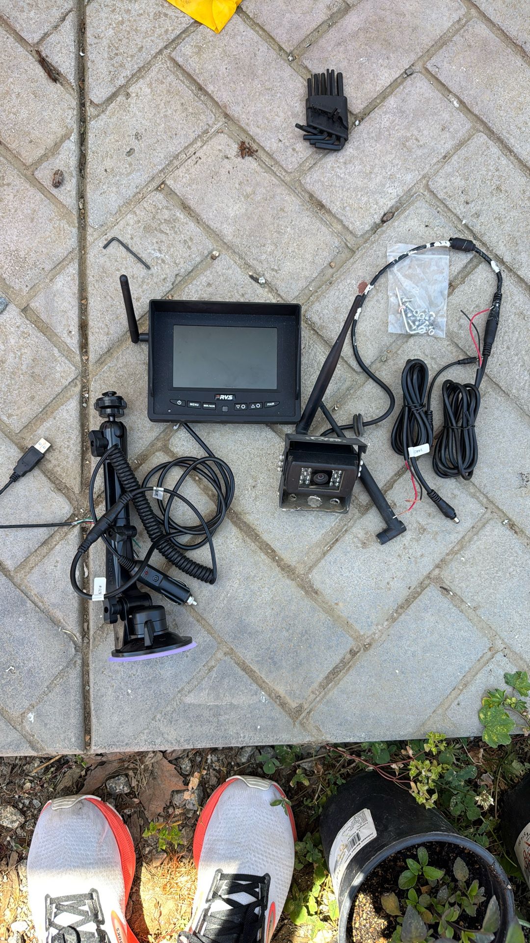 RVS-155W-HD SIMPLESIGHT™ WIRELESS TRAILOR HD CAMERA SYSTEM | 5” SINGLE SCREEN MONITOR