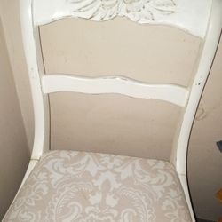 CUTE LITTLE VINTAGE CHAIR