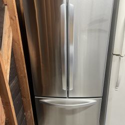 LG 30 Wide Stainlees Steel Refrigerador 
