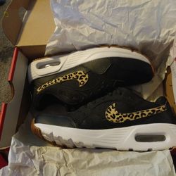 New Nikes Girls 