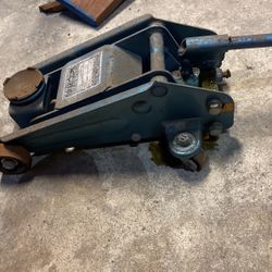1-1/2 Ton Floor Jack ( Gato HidrĂ¡ulico)