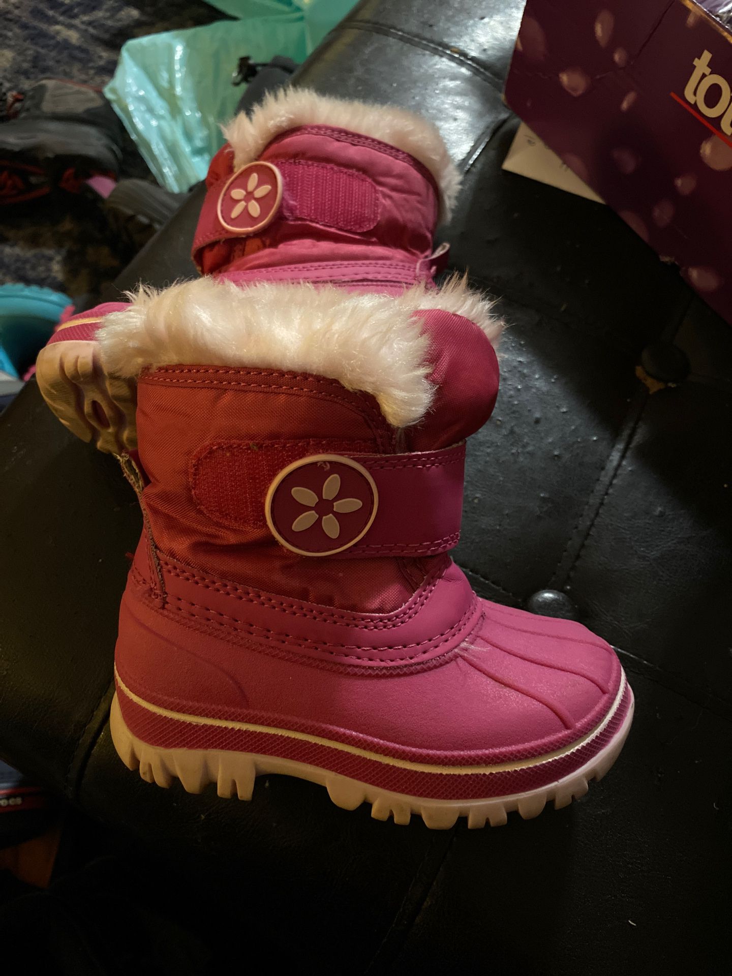 Size Toddler 5/6 snow boots pink girl