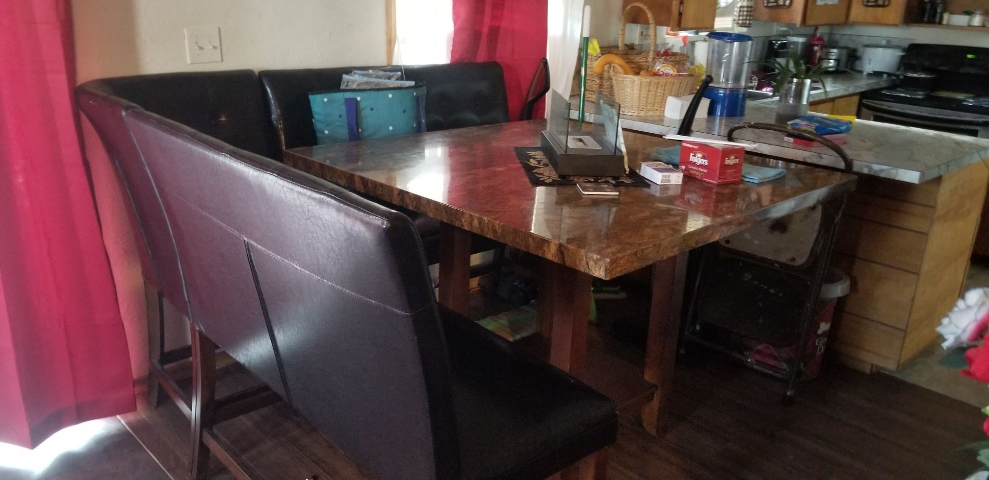Kitchen table,tv stand,and coffee table and 2 end tables