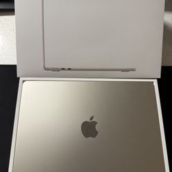 MacBook Air 13” M4 (2025 Model)