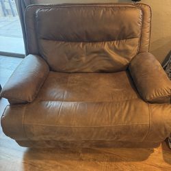 Living Spaces Power Recliner | Love Seat 