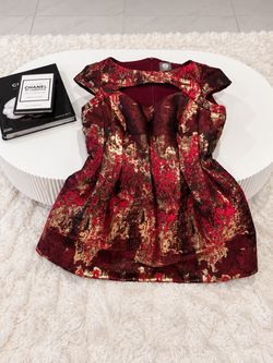 Vince Camuto Woman’s Dress. Size M/L