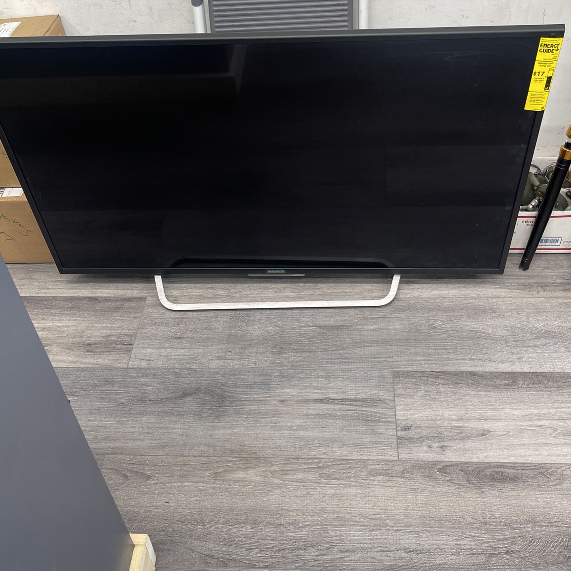 SONY BRAVUA XBR49X700D 4K W/REMOTE SMART TV 49”
