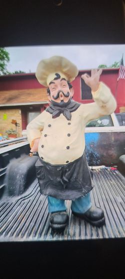 ITALIAN CHEF STATUETTE  (READ DESCRIPTION)