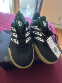 Adidas Youth Shoes  Size 6
