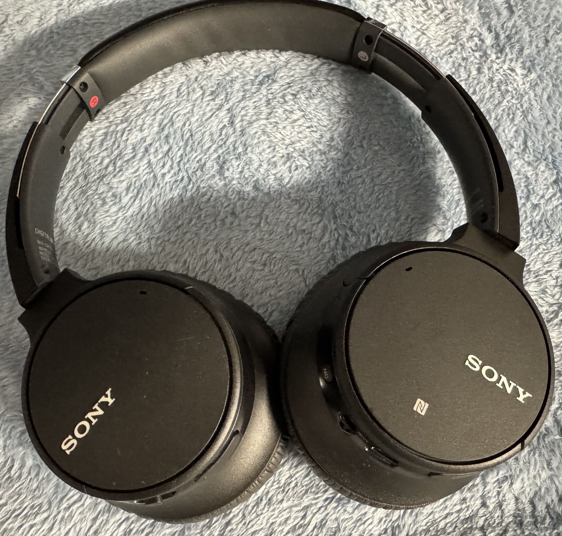 Sony Noise Cancelling Headphones – Excellent Condition – $120