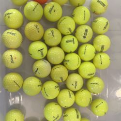 40 TITLEIST COLOR MIX GOLF BALLS