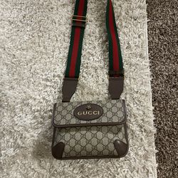 Authentic Gucci Cross Over Bag 