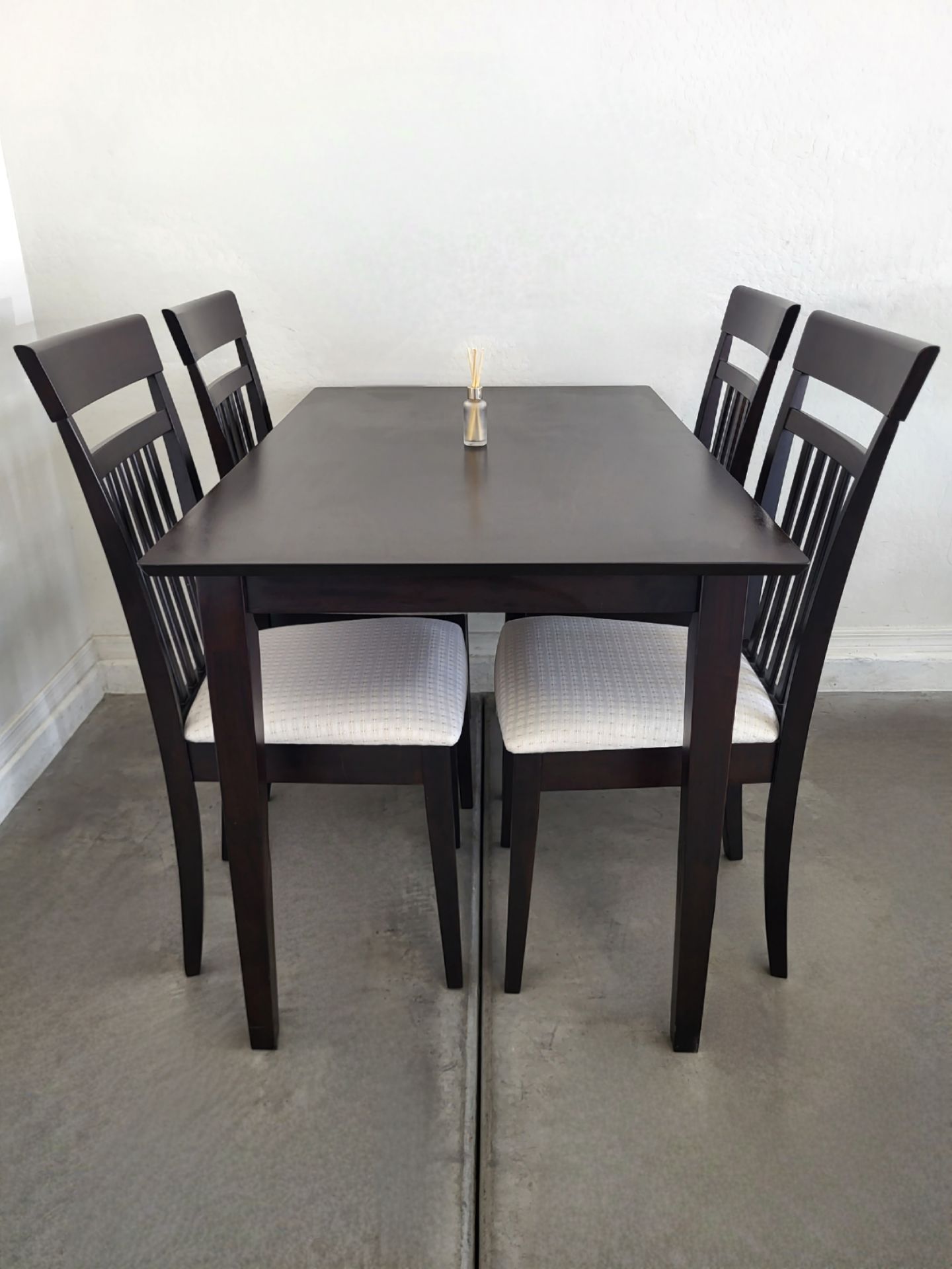 Table 4 Chairs Excellent Condition
