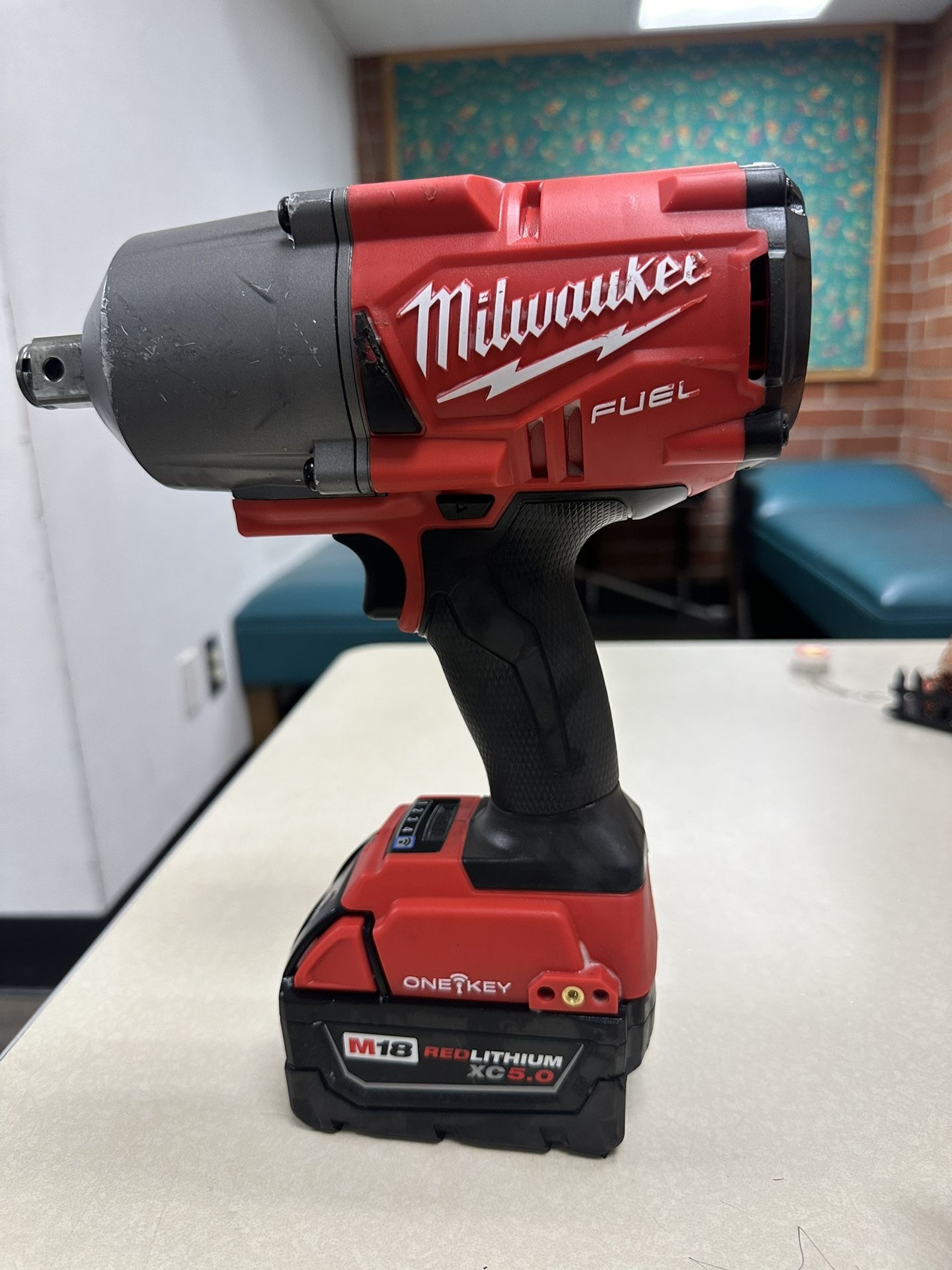 Milwaukee 3/4 Impact Wrench With 5ah Battery