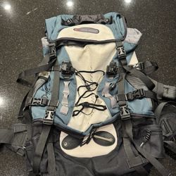 High Sierra Travel Hiking Camping Backpack (Dyno SS + 10). In great condition. Comes complete with stowable rain cover that also makes the backpack fi