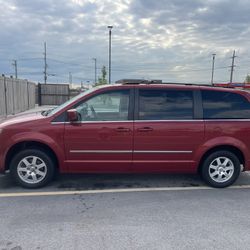 2010 Chrysler Town And Country 