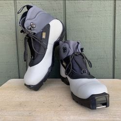 Women’s Size 8 Salomon Vitane Cross Country Ski Boots Blue Grey Black Auto Fit