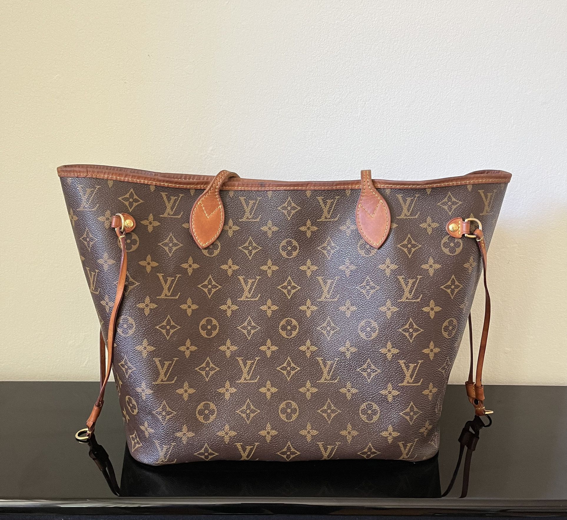 Authentic Louis Vuitton Neverfull Tote In MM