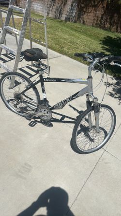 Bicycle,  giant brand ,  19 cm frame  Aluminum frame  Needs air or inner tubes  Price to sale  Cash only Pick up in west Lancaster