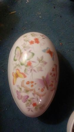 Porcelain egg with 22K gold trim