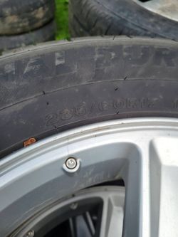 (4) 235 60 R17 tires and aluminum wheels