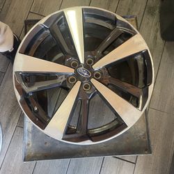 factory OEM aluminum alloy wheel designed for the 2017-2019 Subaru Impreza