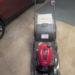 Honda HRX217HYA Lawn Mower 