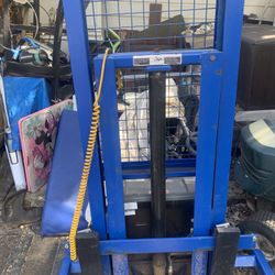 Forklift 