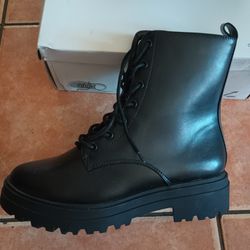 Boots Size 9