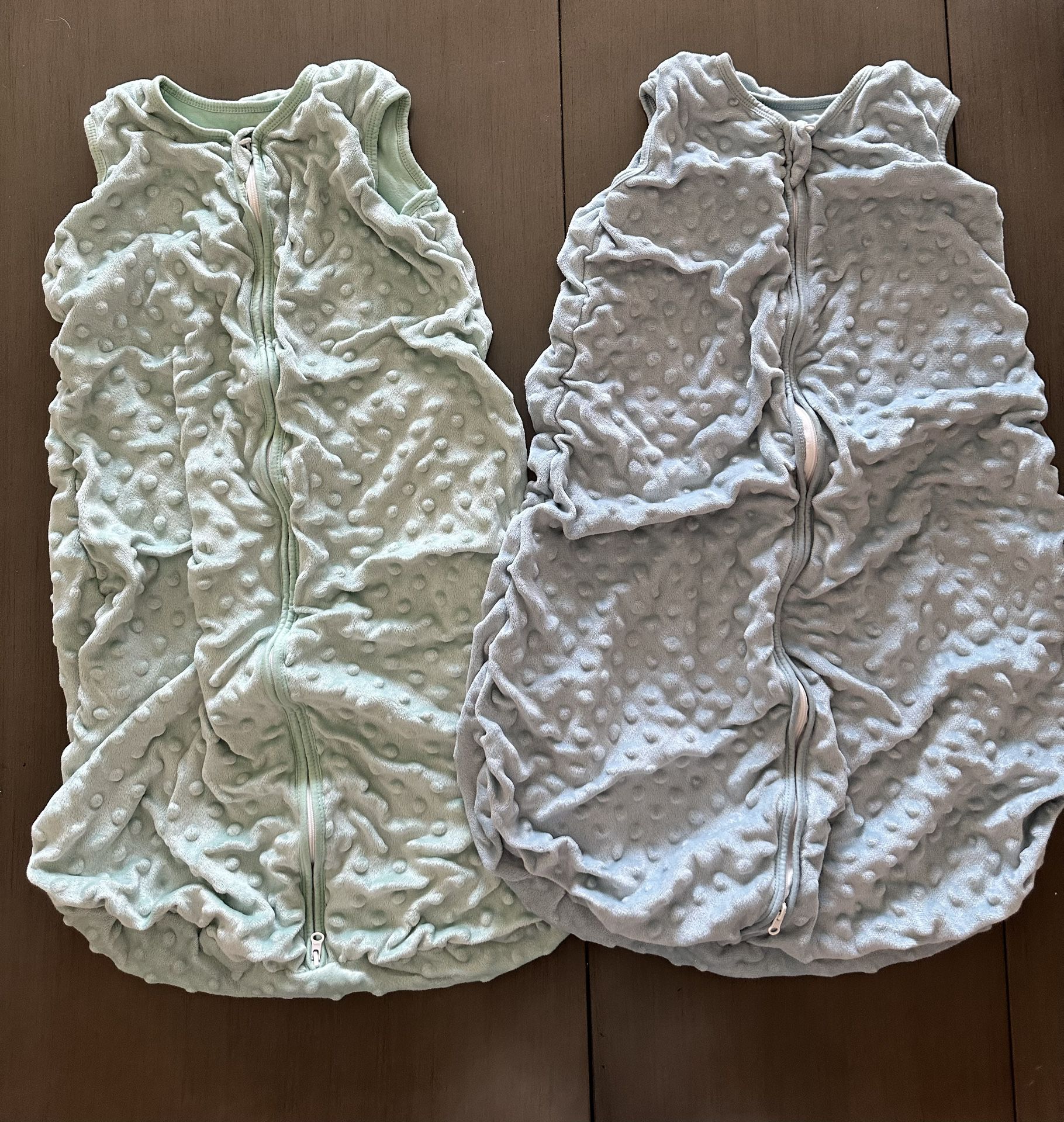 NWOT: Yoofoss Fleece Baby Sleep Sack 6-12 Months with Plush Dots
