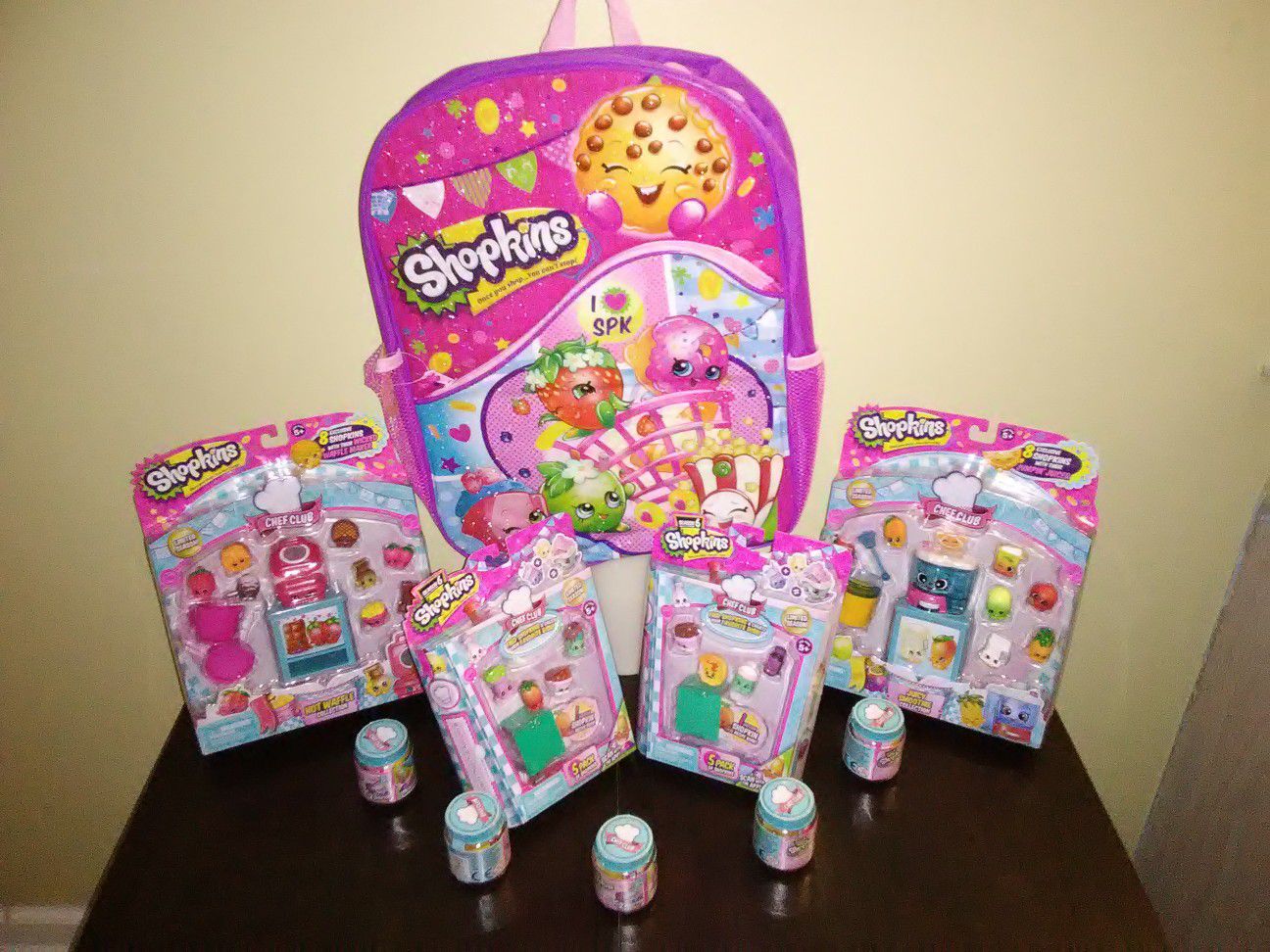 Brand New Shopkins Collectibles with BACKPACK 🎄