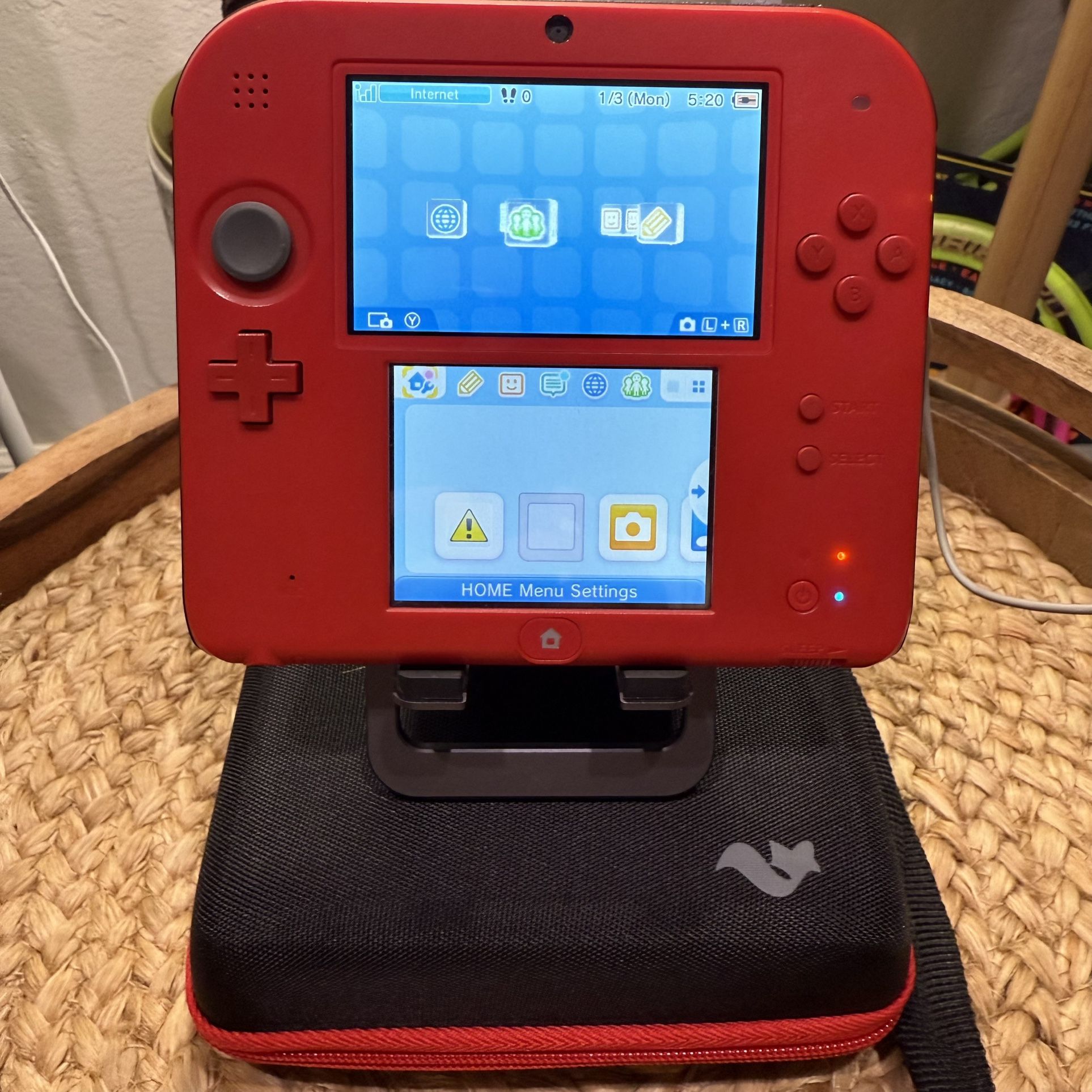 Nintendo 2DS Red & Black - Excellent Condition