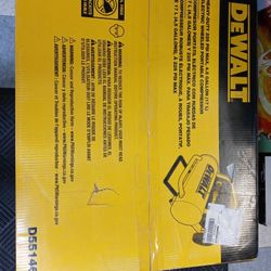 DeWalt 55146 Heavy Duty 225 PSI Max 4.5 Gallon Portable Air Compressor 