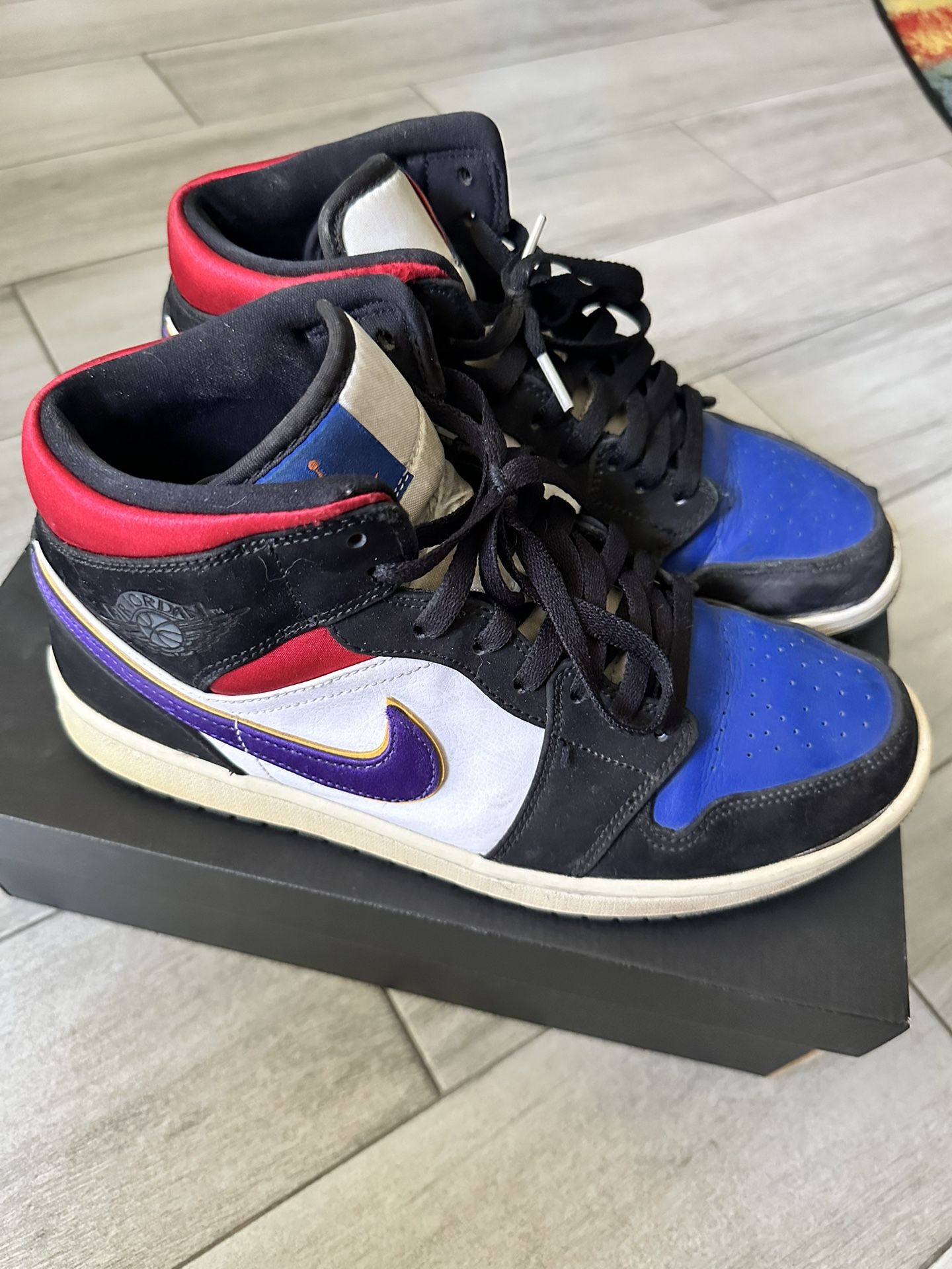 Nike Air Jordan 1 SE Mid Rivals Size 10.5