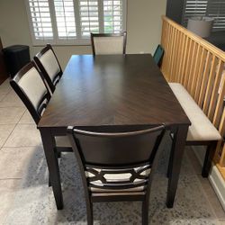 Kitchen Table Set - Like New! 