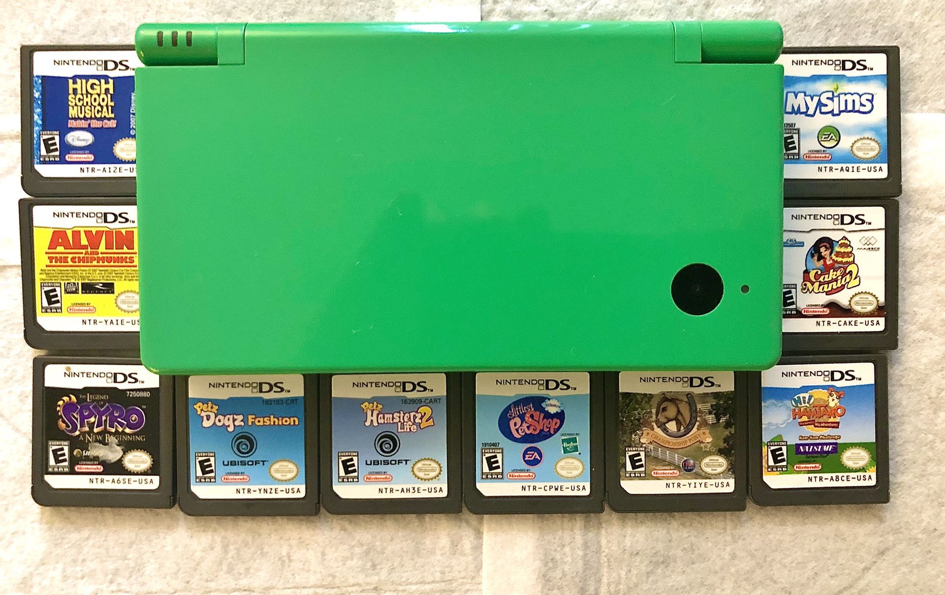 Rare Green Nintendo DSI w/8 Games