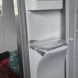 Frigidaire refrigerator 