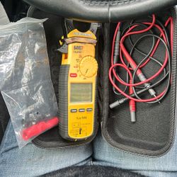 True RMS Digital Clamp Meter