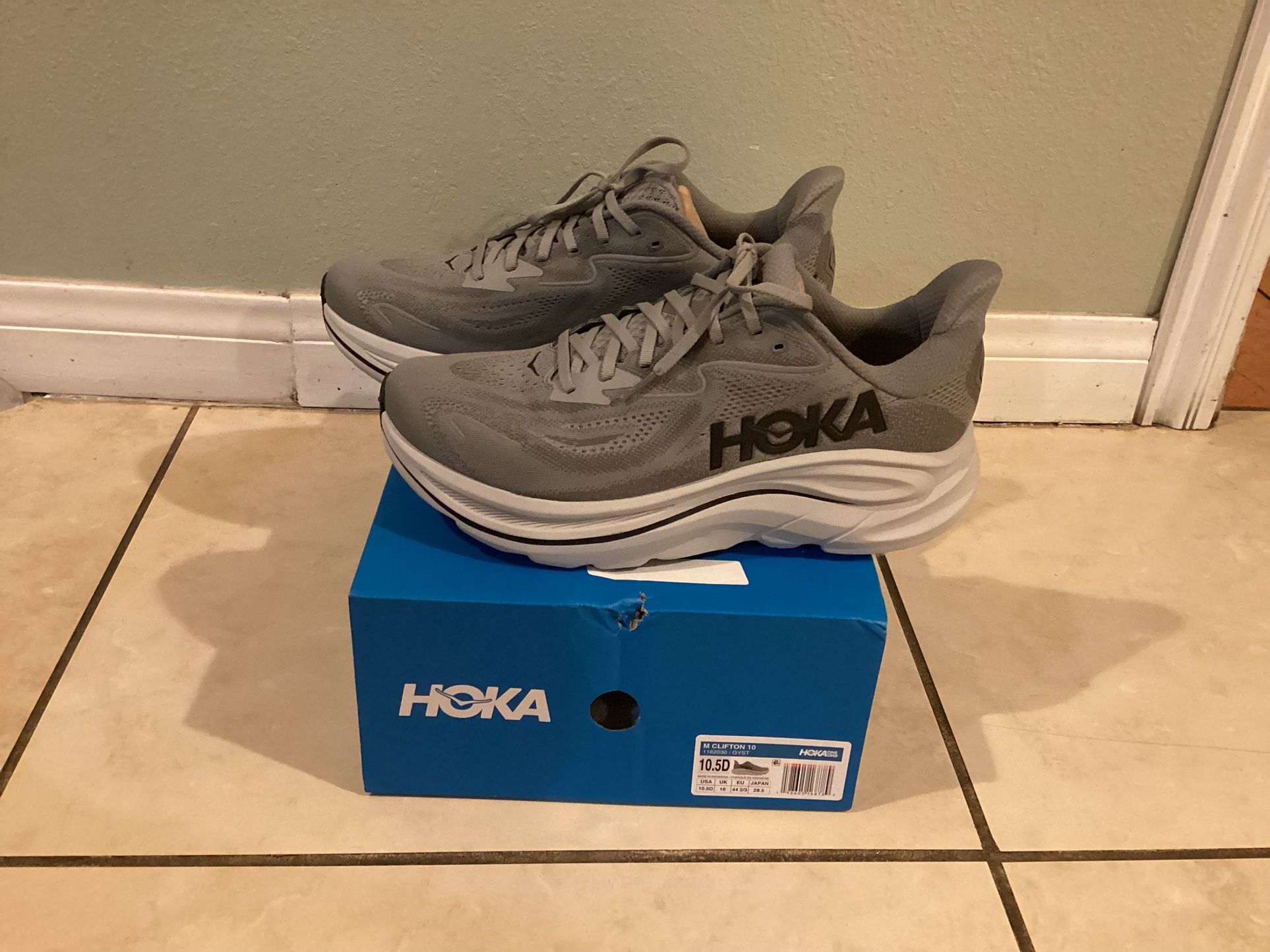 Hoka Men Tennis Running Walking Shoes Clifton 10 Size 10.5 Men Adult - Tenis Hombre Talla 10.5