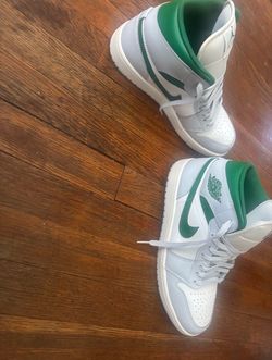 Air Jordan 1 Mid Summit White Lucky Green