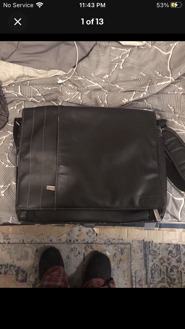 Kenneth Cole Reaction Leather Computer Bag W/ Matching Sunglasses