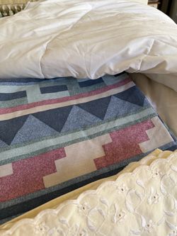 Single Bed set: comforter, Patterned Sheets (top and bottom) with Pillow Case