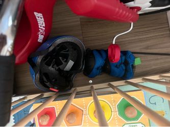 Kids helmet and knee pads